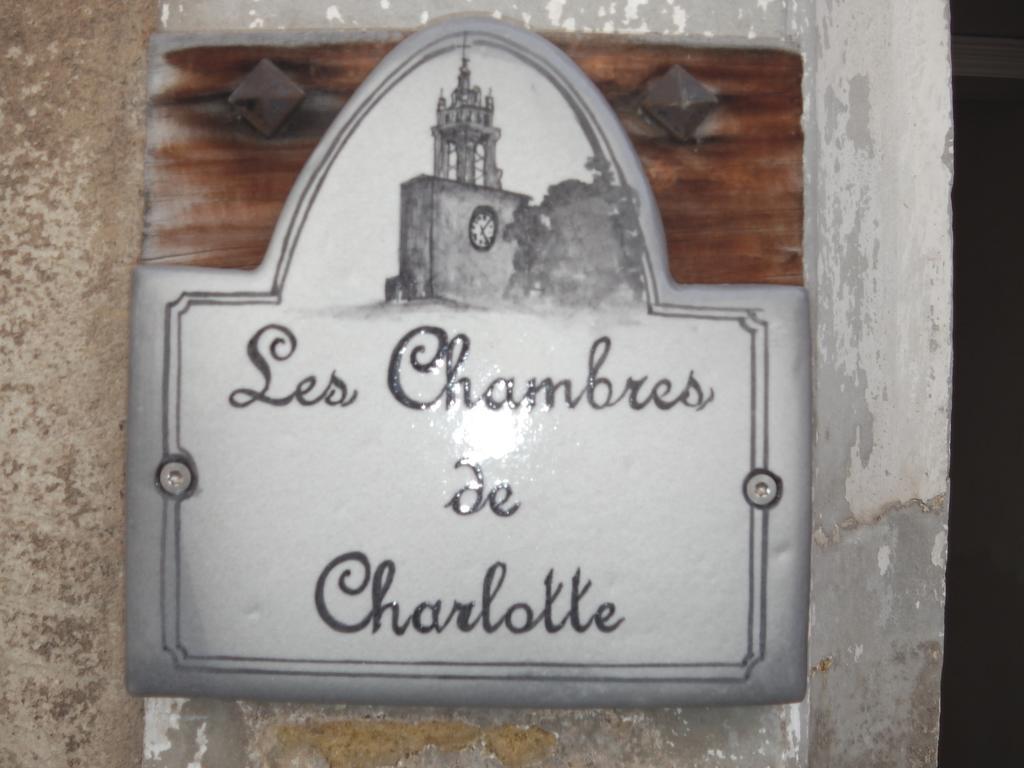 Les Chambres De Charlotte Cucuron Exterior foto